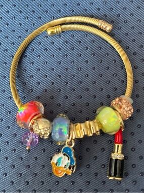 DoGold-Tone Charm Bangle Bracelet with Colorful Glass Beads and Donald Duck